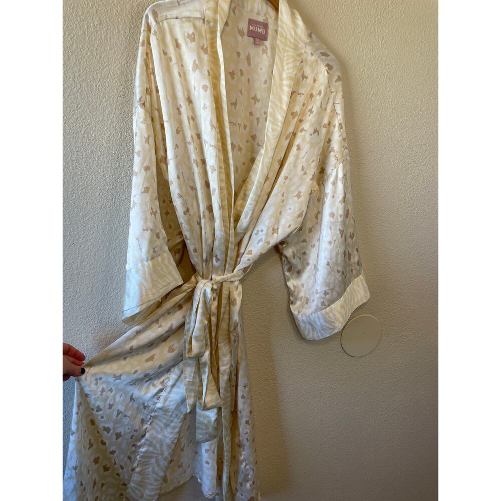Show Me Your Mumu Harlow Silkey Robe Animal Print Cheetah Zebra Cream & Tan O/S - Picture 11 of 16